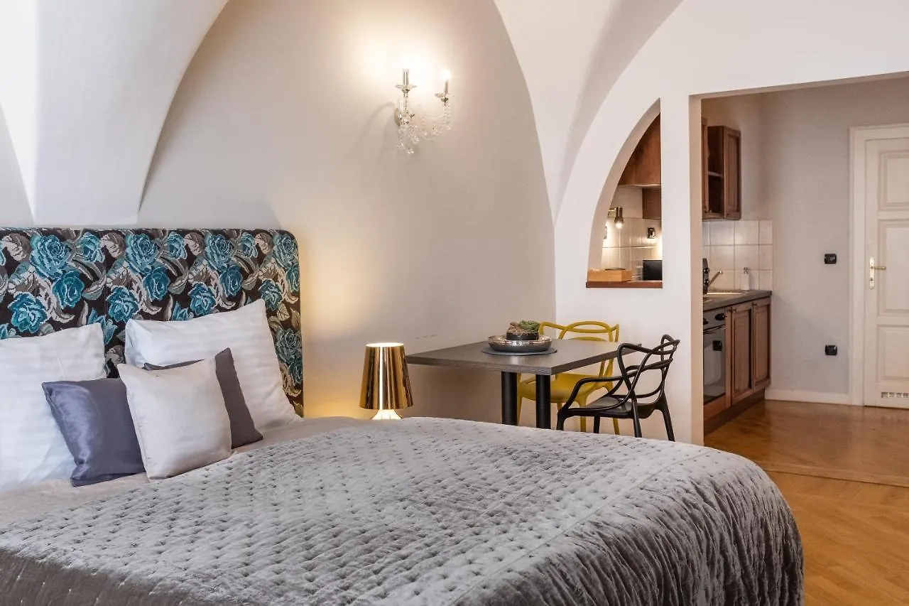 Chateau 9 Apartments By Adrez Prag
