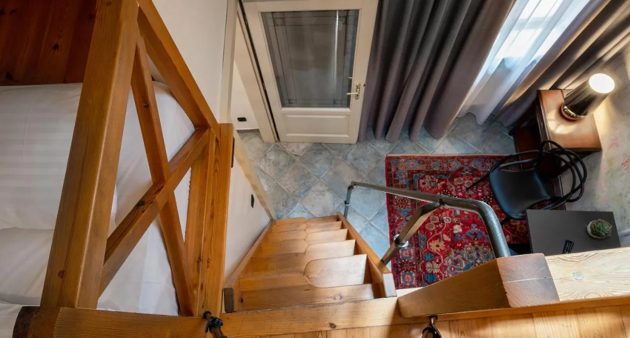 Chateau 9 Apartments By Adrez Prag