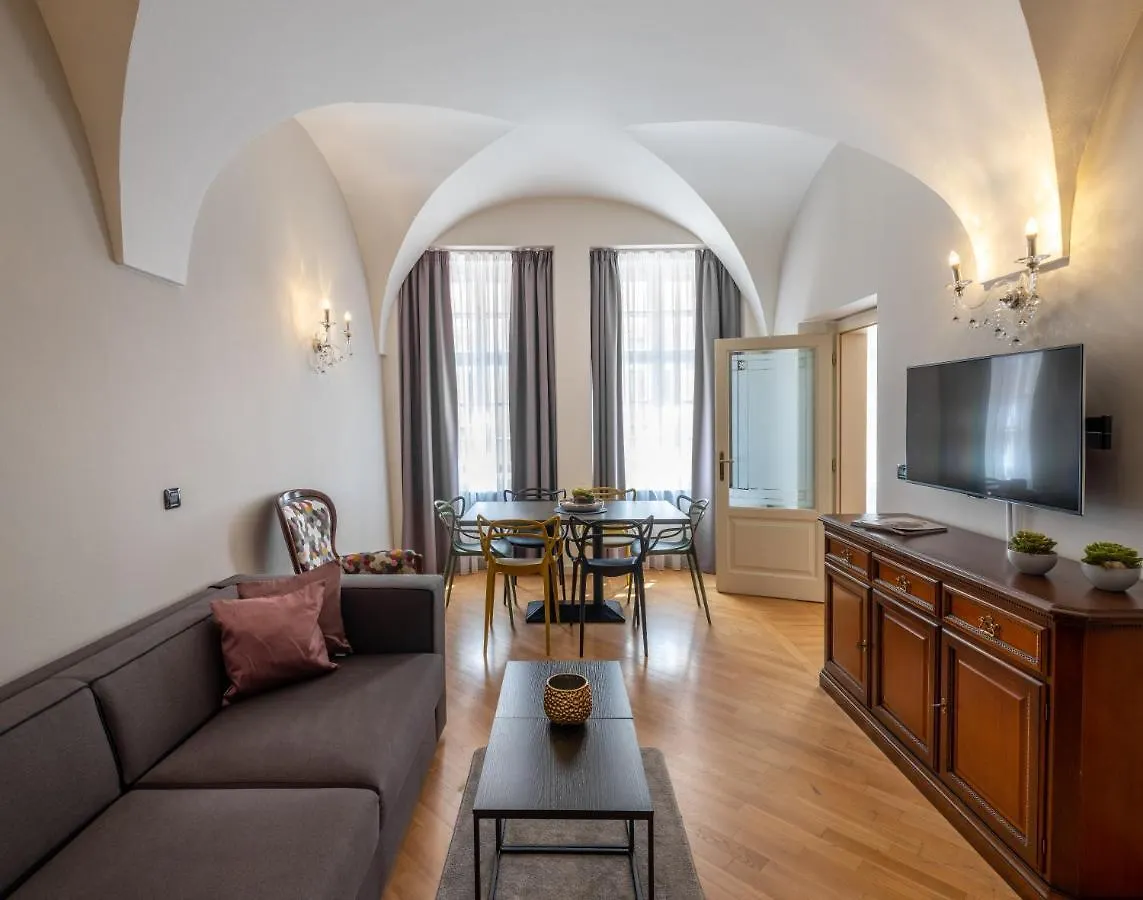 Chateau 9 Apartments By Adrez Prag