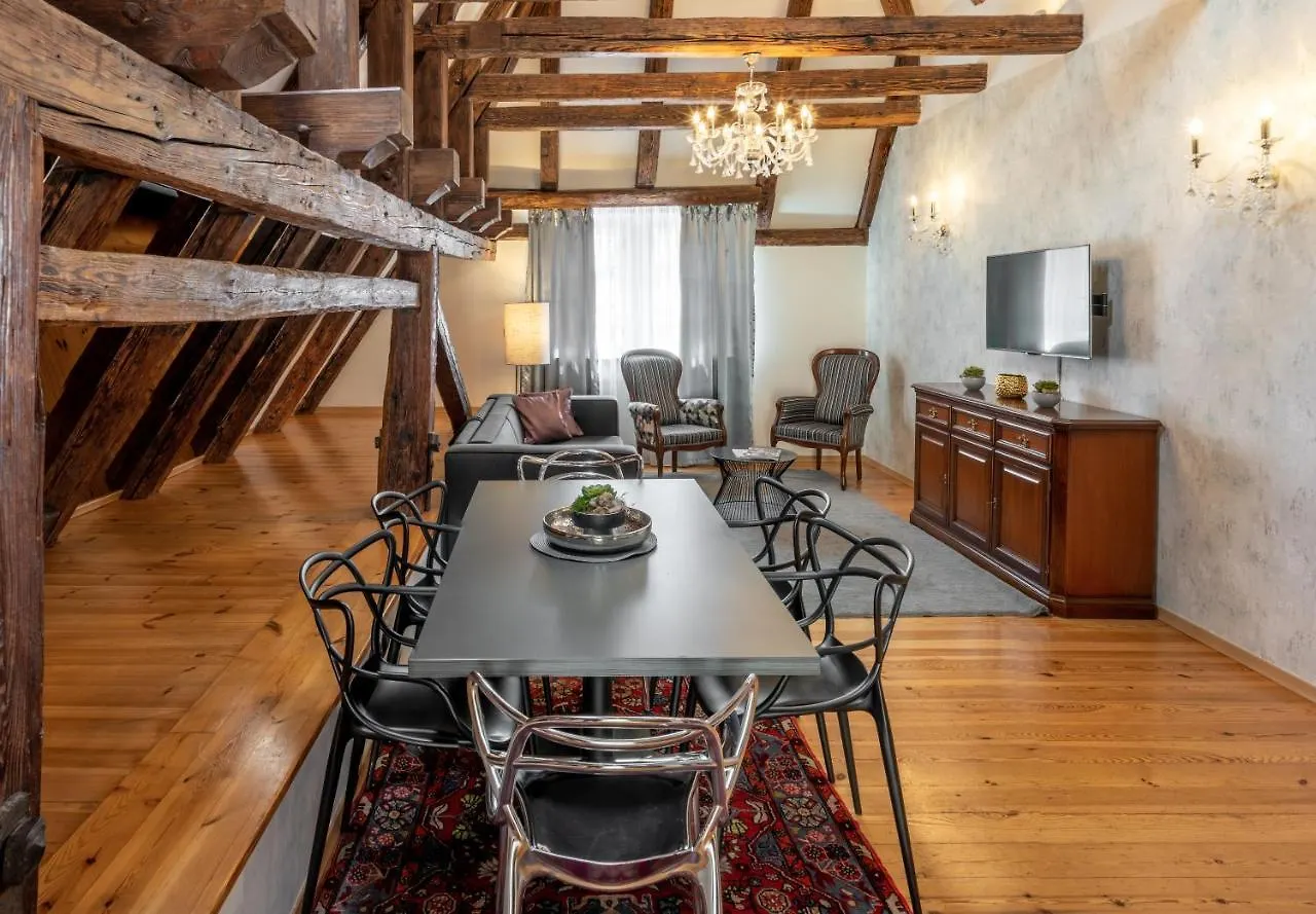 Chateau 9 Apartments By Adrez Prag