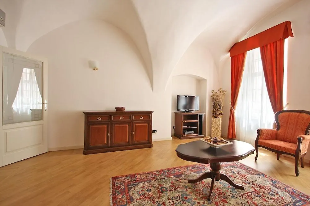 Chateau 9 Apartments By Adrez Prag