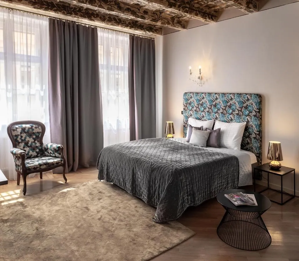 Chateau 9 Apartments By Adrez 布拉格