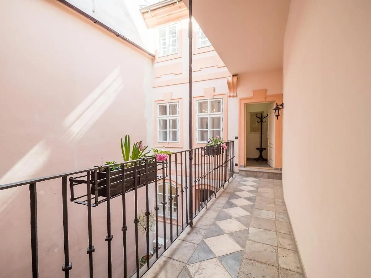 Chateau 9 Apartments By Adrez Πράγα 0*,  Τσεχία